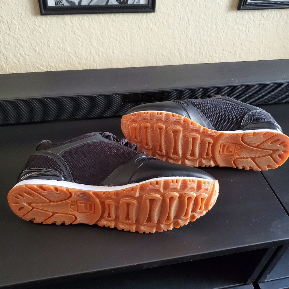 Shoes - Picture 3 of 6
